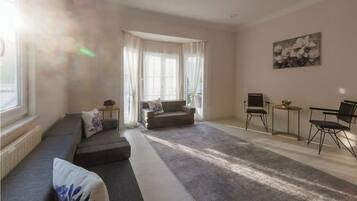 Family Villa, Patio, Garden View | Living area