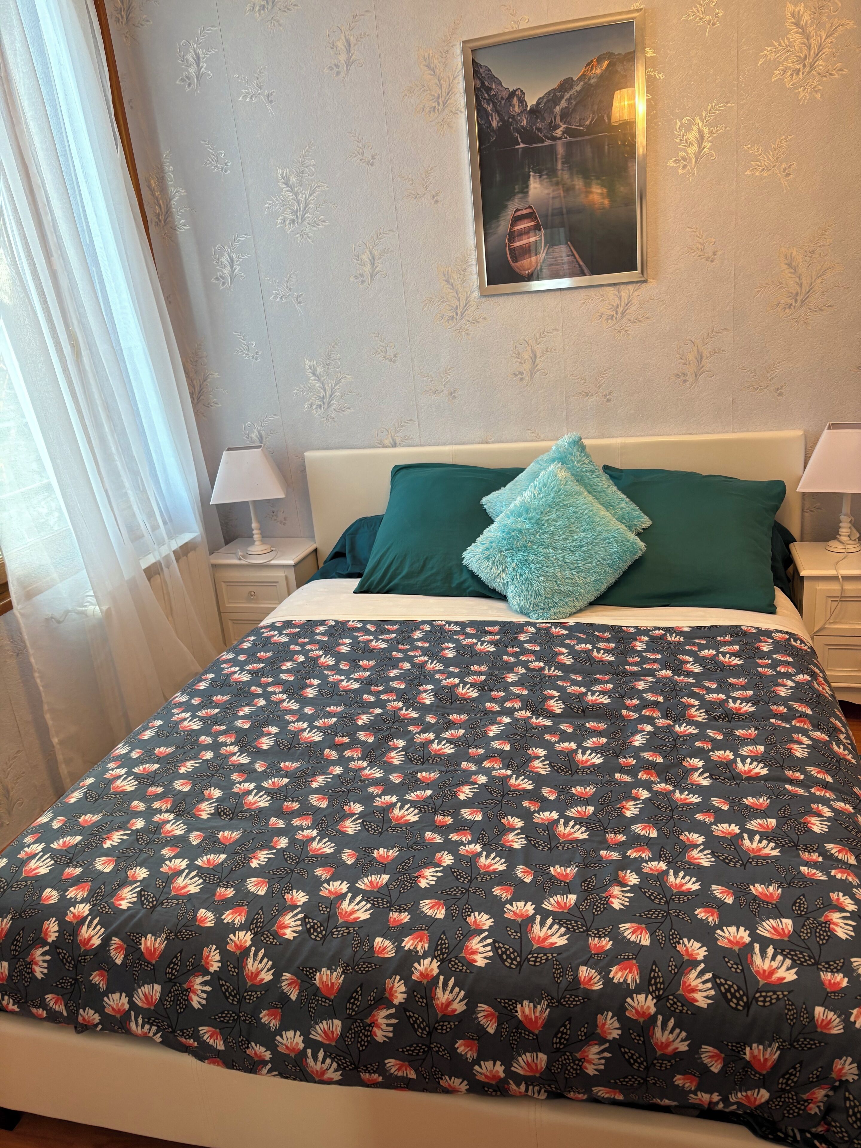 Iron/ironing board, Internet, bed sheets