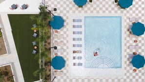 Pool - Landing | Beautiful 2BD, Pool, Gym (Savannah)