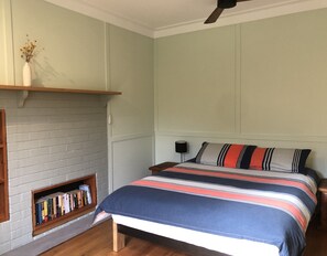Bügeleisen/Bügelbrett, kostenloses WLAN, Bettwäsche