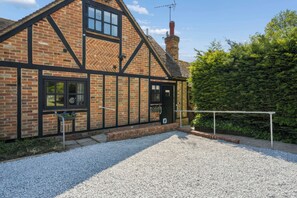 Exterior - Five Acres Cottage (Rickmansworth)
