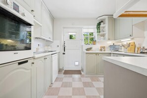 Máy rửa bát, dụng cụ nấu nướng/bát dĩa/dao nĩa 
