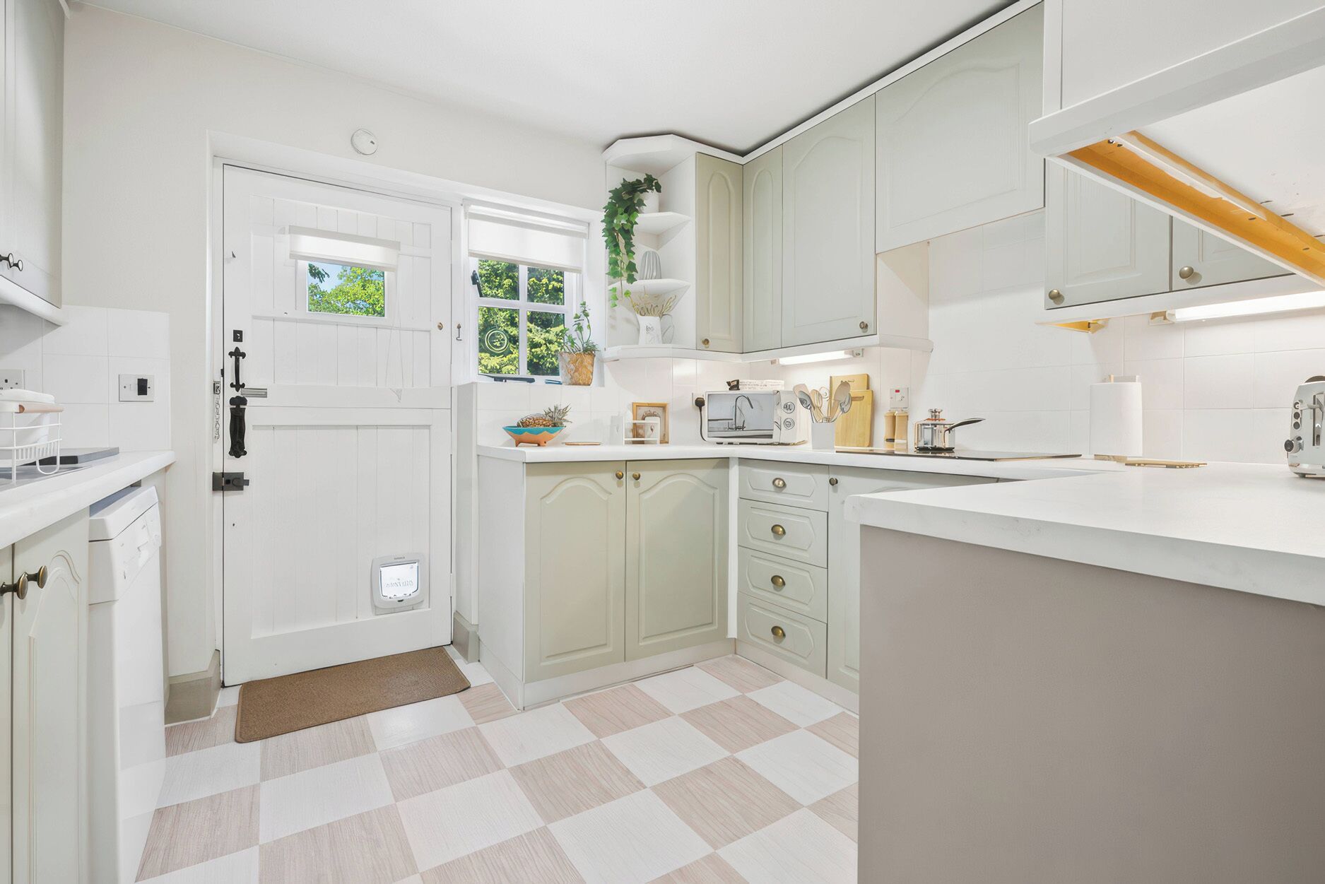Dishwasher, cookware/dishes/utensils