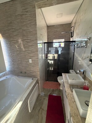 Bathroom - Casa em Condomínio 4 quarto próximo à Brasilia. (Cidade Ocidental)