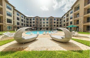 Pool - Landing | Beautiful 1BD, Game Room, Gym (Houston)