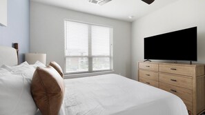 办公桌、熨斗/熨衣板、WiFi、床单