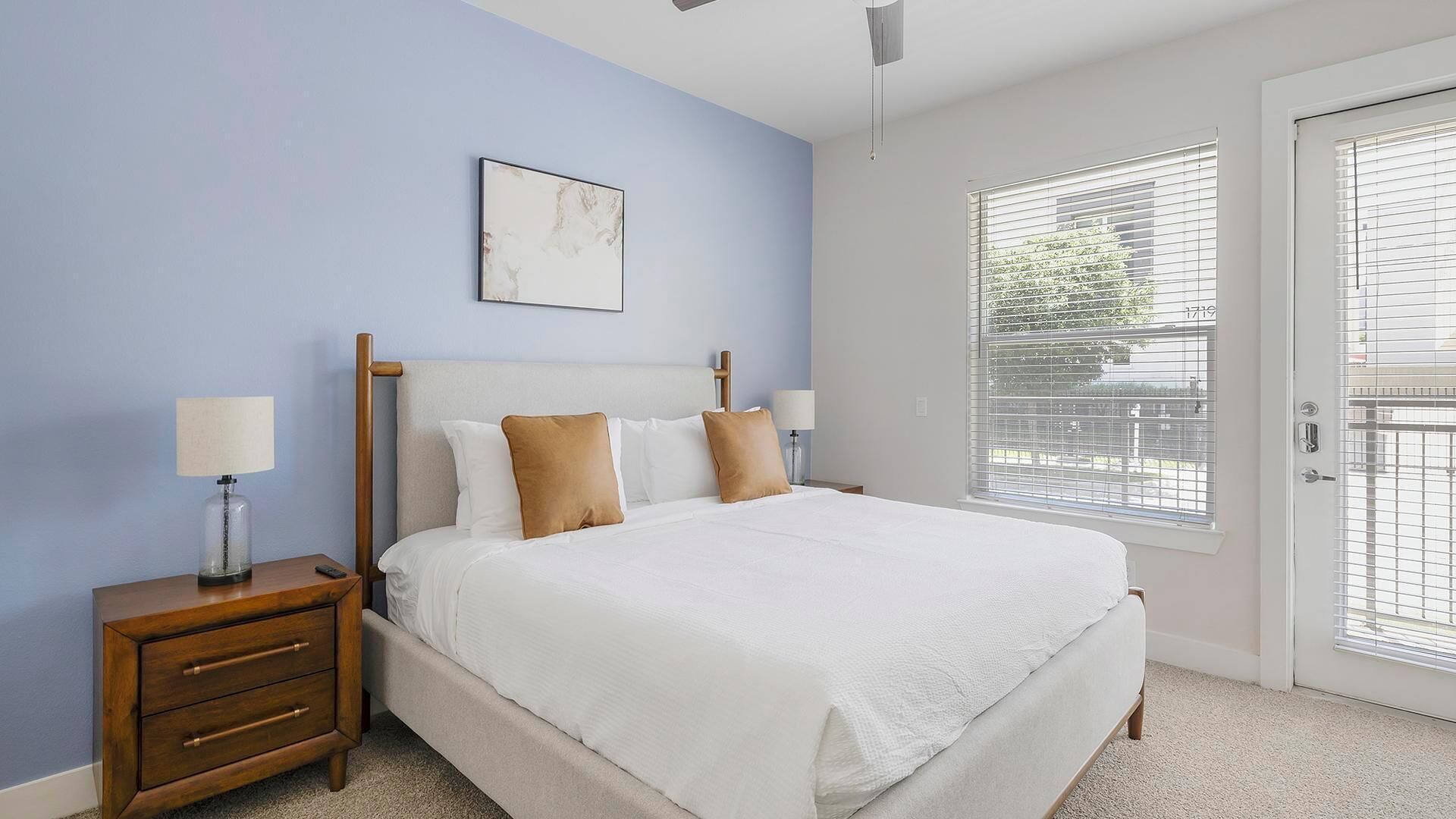 Desk, iron/ironing board, WiFi, bed sheets