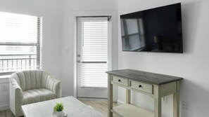 Smart TV - Landing | Beautiful 1BD, Game Room, Courtyard (Chapel Hill)