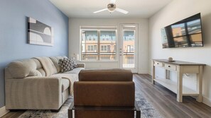 Smart TV - Landing | Beautiful 1BD, Clubhouse (Austin)