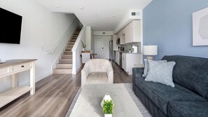 Smart TV - Landing | Beautiful 1BD, Clubhouse (Austin)