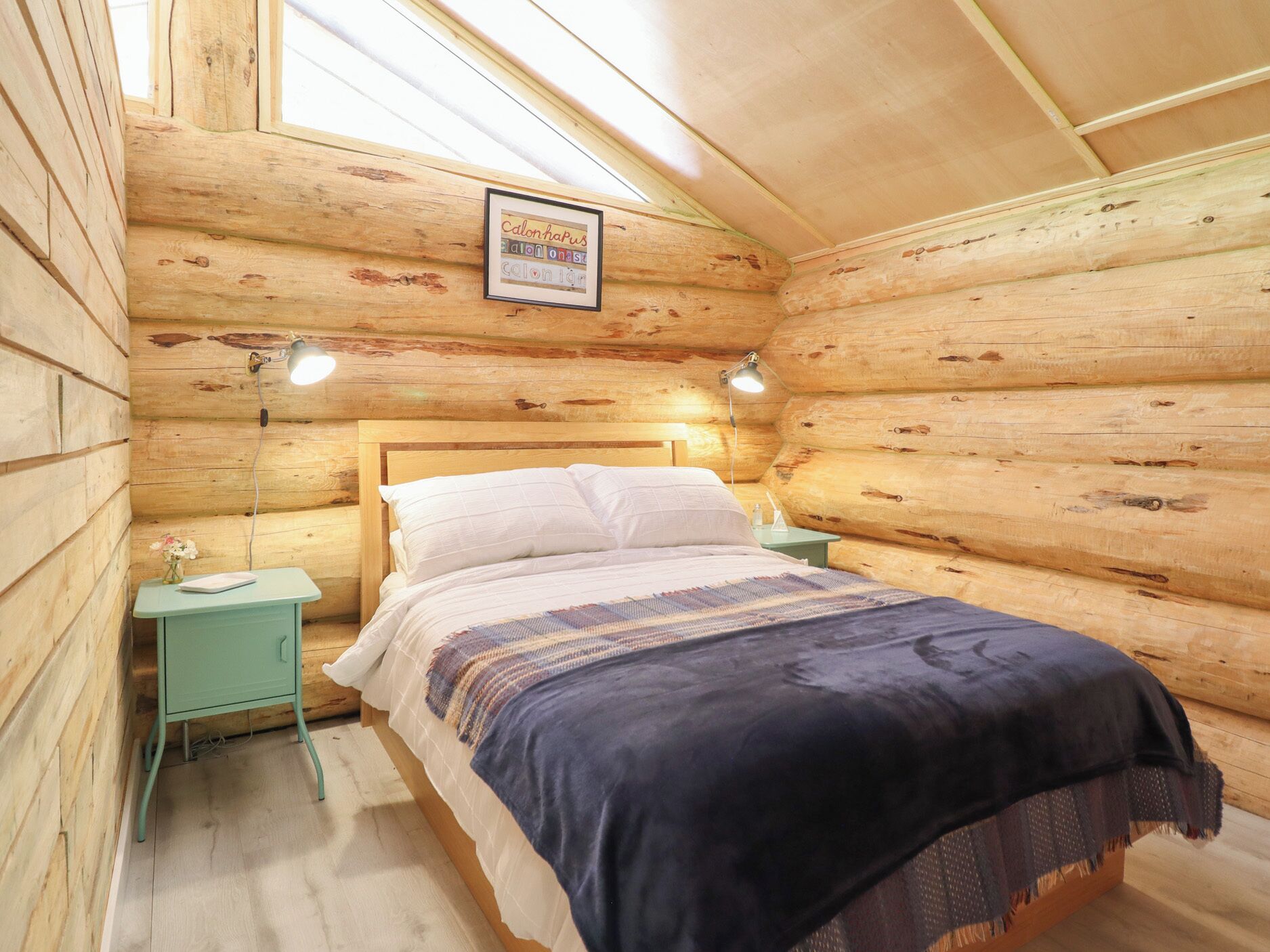 1 chambre, décor unique, ameublement unique