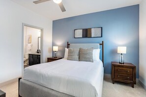 Desk, iron/ironing board, WiFi, bed sheets - Landing | Chic 2BD, Gym, Pool (Austin)
