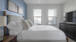 Desk, iron/ironing board, WiFi, bed sheets - Landing | Beautiful 1BD, Pool, Gym (Austin)