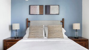 Desk, iron/ironing board, WiFi, bed sheets - Landing | Stylish 2BD, Gym, Pool (Austin)