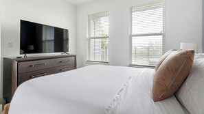 Desk, iron/ironing board, WiFi, bed sheets - Landing | Spectacular 1BD, Gym, Pool (Austin)