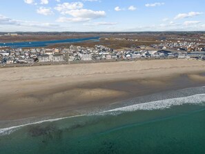 Beach - Newly renovated 2-bedroom condo- 4 min walk to Hampton Beach (Hampton)