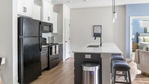 Fridge, dining tables - Landing | Amazing 2BD, Gym, Clubhouse (Asheville)