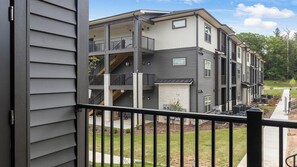 Property grounds - Landing | Amazing 2BD, Gym, Clubhouse (Asheville)