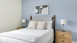 Desk, iron/ironing board, WiFi, bed sheets - Landing | Beautiful 2BD, Clubhouse, Gym (Asheville)