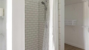 Bathroom - Landing | Spectacular 2BD, Courtyard, Gym (Chapel Hill)