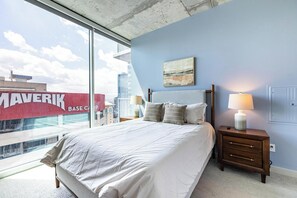 Desk, iron/ironing board, WiFi, bed sheets - Landing | Chic 1BD, Game Room, Clubhouse (Salt Lake City)