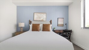 Desk, iron/ironing board, WiFi, bed sheets - Landing | Amazing 1BD, Gym, Pool (Fort Myers)