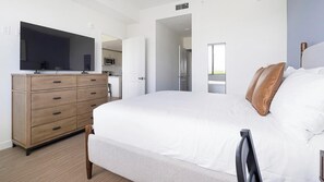 Desk, iron/ironing board, WiFi, bed sheets - Landing | Chic 1BD, Gym, Pool (Fort Myers)
