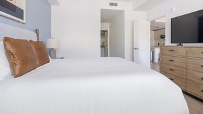 Desk, iron/ironing board, WiFi, bed sheets - Landing | Spectacular 1BD, Pool, Gym (Fort Myers)