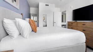 Desk, iron/ironing board, WiFi, bed sheets - Landing | Spectacular 2BD, Gym, Pool (Fort Myers)