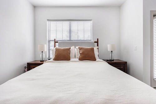 Landing | Stylish 1BD, Clubhouse, Gym