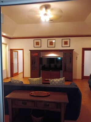 Living area - Gorgeous 4-bedroom villa with AC in vibrant Nassau (Nassau)