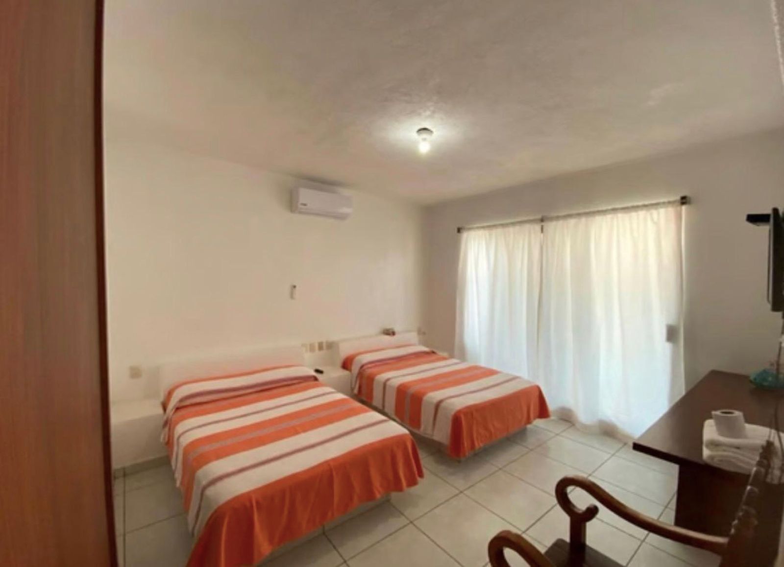 Iron/ironing board, free WiFi, bed sheets
