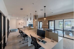 Business center - Landing | Stylish 1BD, Gym, Yoga Studio (Pooler)