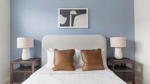 Desk, iron/ironing board, WiFi, bed sheets - Landing | Amazing 1BD, Pool, Clubhouse (Conroe)