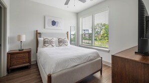 Desk, iron/ironing board, WiFi, bed sheets - Landing | Modern 1BD, Gym, Yoga Studio (Nashville)