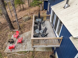 Outdoor dining - Wilson Pond Waterfront Camp with Game Room, Kayaks, Grill & Private Dock! (Winthrop)