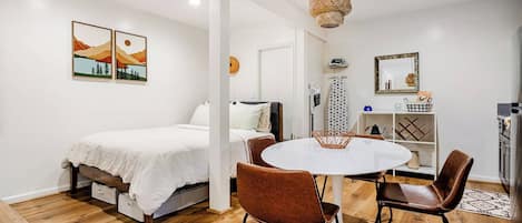 Iron/ironing board, free WiFi, bed sheets