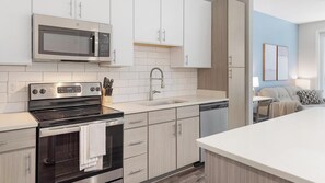 Refrigerador y comedor 