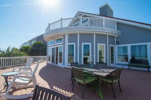 Outdoor dining - 452 Tarpon Blvd-Sandy Toes (Fripp Island)
