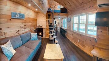 Smart TV, fireplace