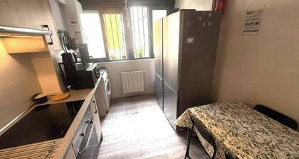 Room-cozy Guest Room in Central Madrid -