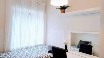 Dormitorio compartido, 1 habitación, vista al jardín | 1 habitación