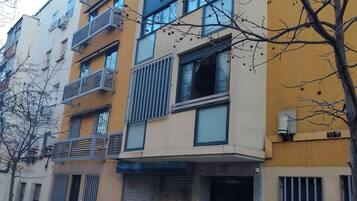 Dormitorio compartido, 1 habitación, vista al jardín | Exterior