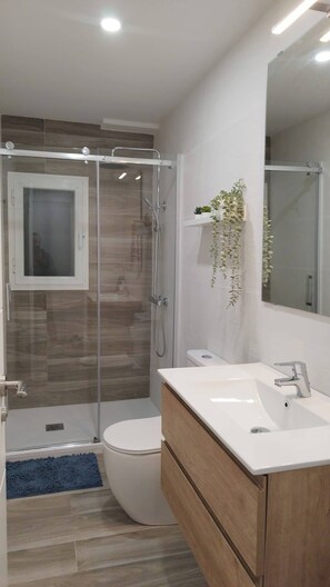 Slaapzaal, 1 slaapkamer | Badkamer