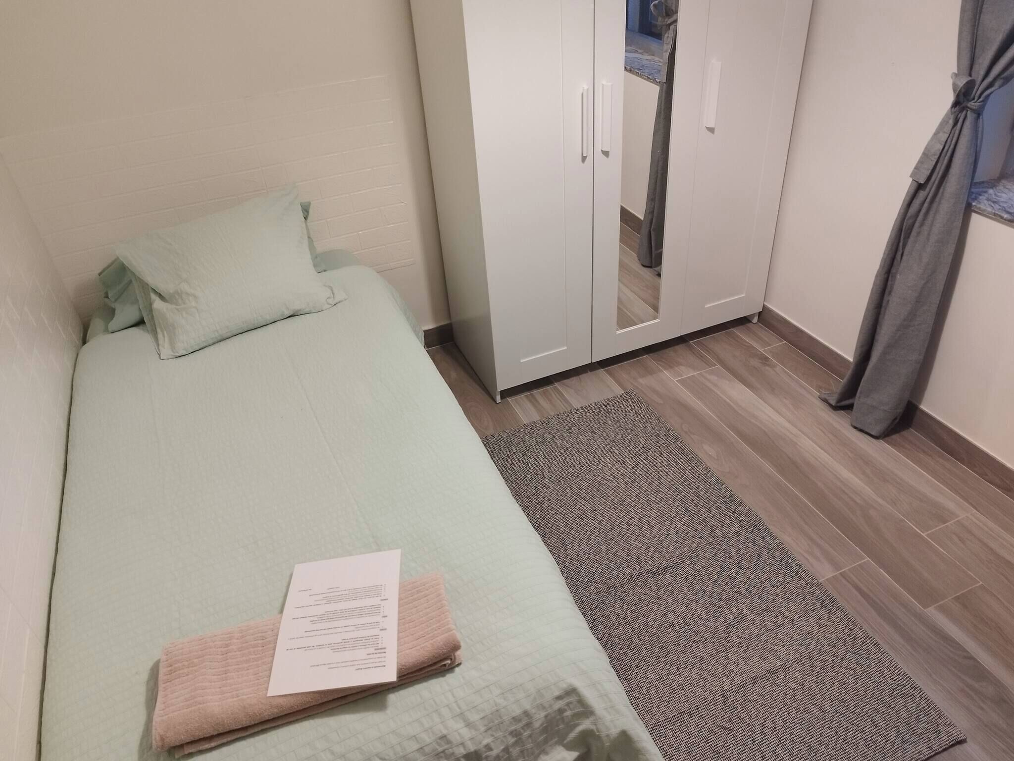 Dormitorio compartido, 1 habitación, vista al jardín | 1 habitación 