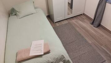 Dormitorio compartido, 1 habitación, vista al jardín | 1 habitación