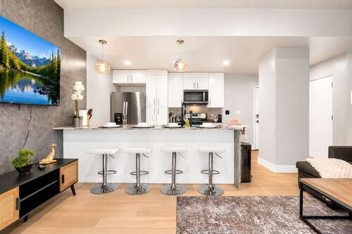 Modern Tulsa Stay Near BOK  Balcony w/ Gym
