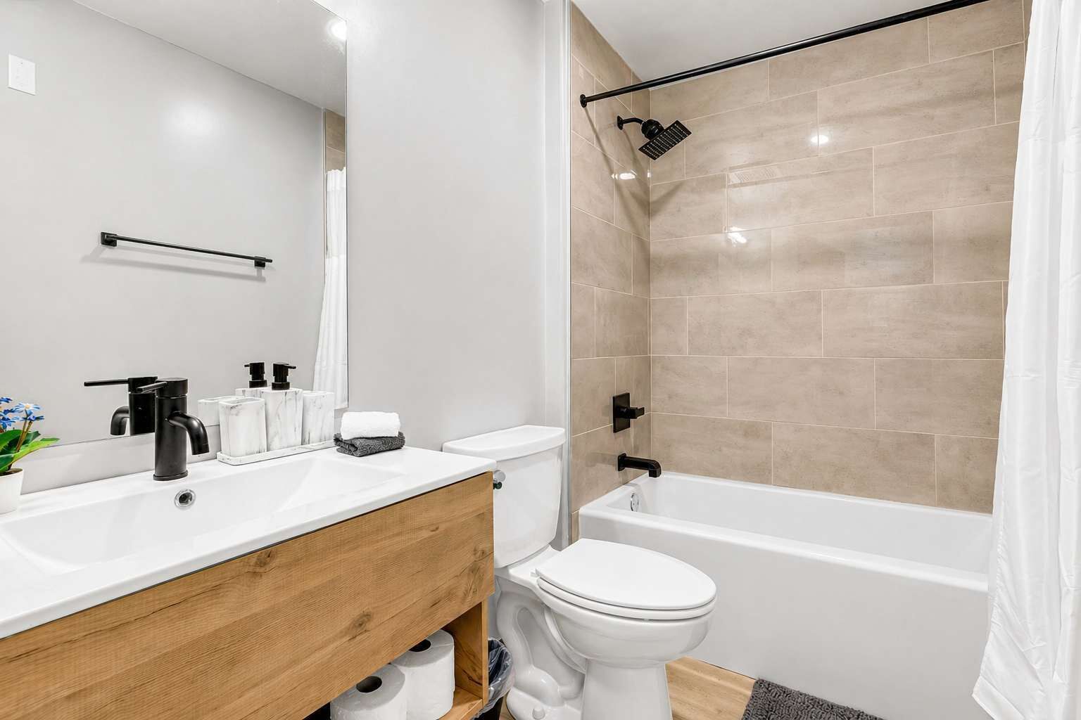 Douche, sèche-cheveux, shampoing