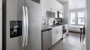 Kühlschrank, Esstisch