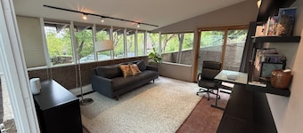 Mid-Century Mountain Home w/ Mountain Views — Steps to Pearl Street
